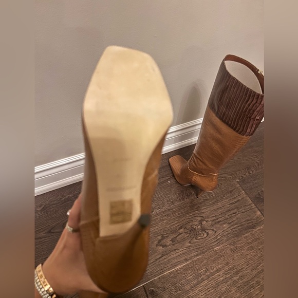 Brand new never worn with dust bag Burberry boots - Picture 5 of 9